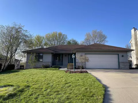 5806 Cedar Ct, Mcfarland, WI 53558