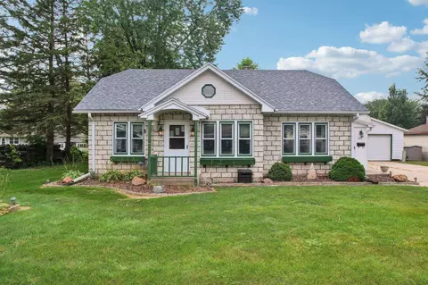 245 6th St, Prairie Du Sac, WI 53578