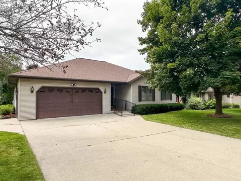 302 Farwell Rd, Beaver Dam, WI 53916