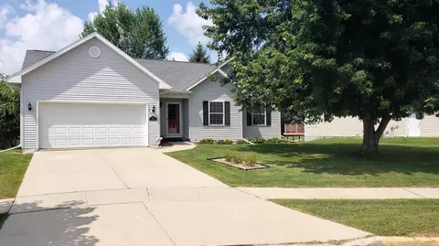 930 Badger Ct, Columbus, WI 53925