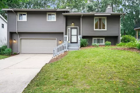5106 Stonehaven Dr, Madison, WI 53716