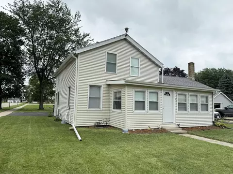 225 E State St, Fox Lake, WI 53933