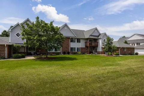 181 W Aspen Ct #4, Oak Creek, WI 53154