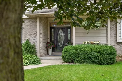 904 Innisbrook Ct, Waunakee, WI 53597