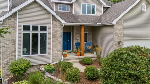 2936 Maple Run Dr, Madison, WI 53719