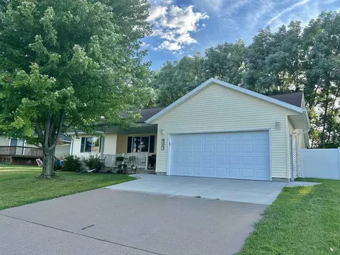 326 Nicholas St, Tomah, WI 54660