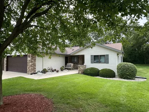 585 E Berkshire Ct #B, Beloit, WI 53511