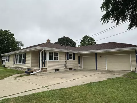 1107 Menard St, Janesville, WI 53546