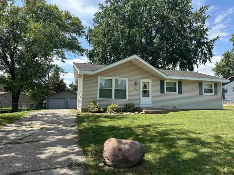 2074 Masters St, Beloit, WI 53511