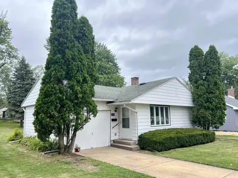 519 10th St, Baraboo, WI 53913