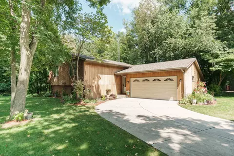 3303 Newcastle Dr, Janesville, WI 53546