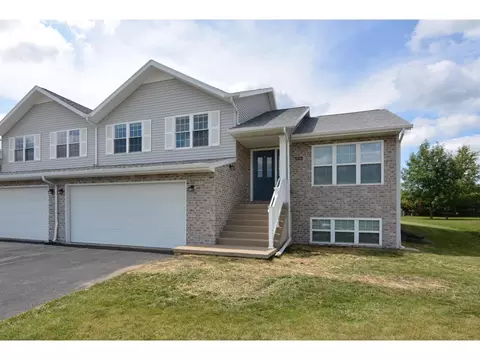 132 Community Dr, Fall River, WI 53932