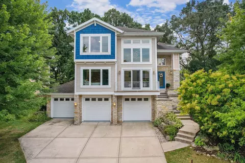 5645 Old Oak Dr, Fitchburg, WI 53711