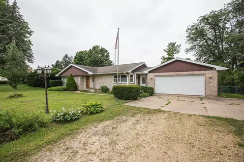 953 Badger Rd, Hazel Green, WI 53811