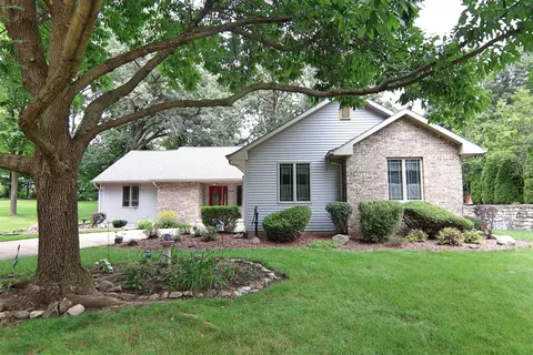 3321 Essex Dr, Janesville, WI 53546