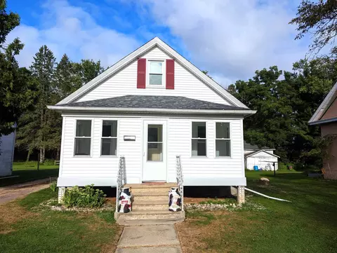 113 Royall Ave, Elroy, WI 53929