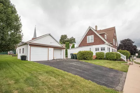 241 E Cherry St, Lancaster, WI 53813