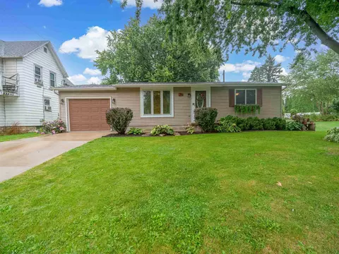 318 E Mill St, Beaver Dam, WI 53916