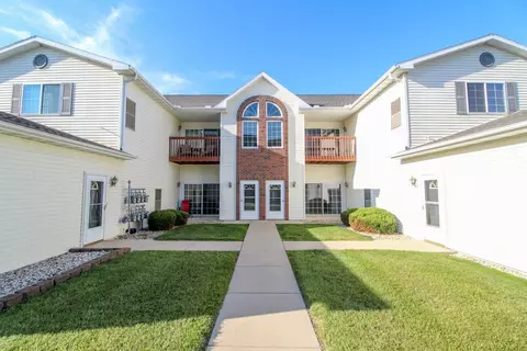 1608 Commonwealth Dr #7, Fort Atkinson, WI 53538