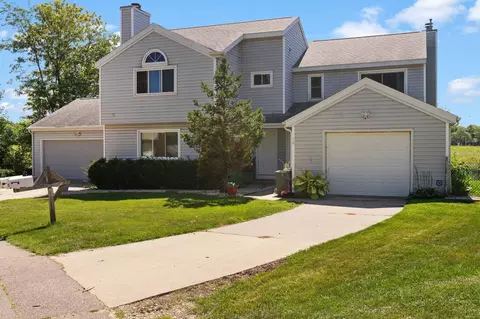 10 Falmouth Ct, Madison, WI 53719