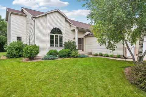 906 Turnberry Dr, Waunakee, WI 53597