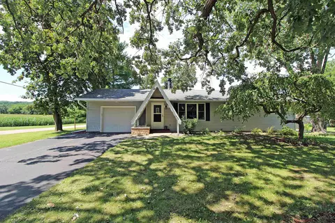 630 Brodhead St, Mazomanie, WI 53560