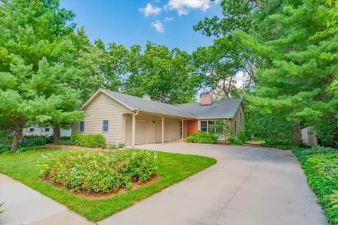 2307 Mayflower Dr, Middleton, WI 53562
