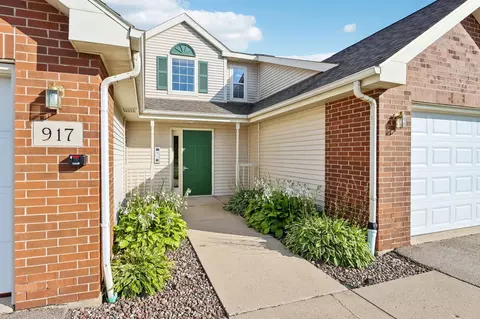 917 Park St #102, Oregon, WI 53575