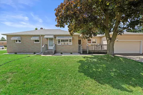 910 15th Ave, South Milwaukee, WI 53172