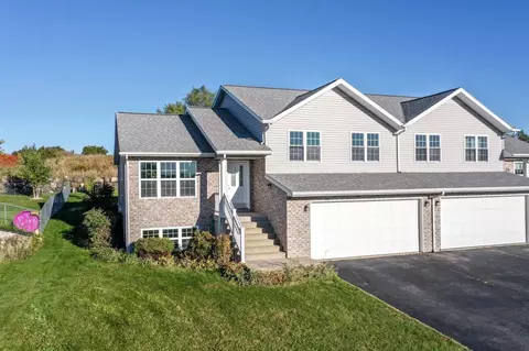 124 Community Dr, Fall River, WI 53932