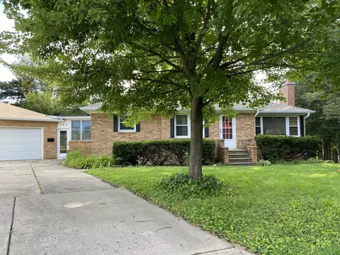 168 Hillcrest Cir, Sun Prairie, WI 53590
