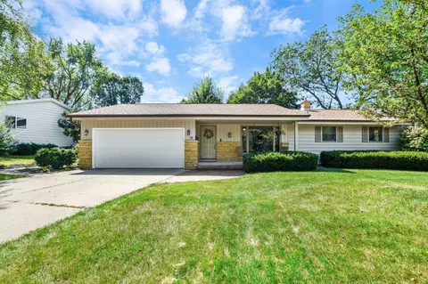 18 Walker Dr, Madison, WI 53714