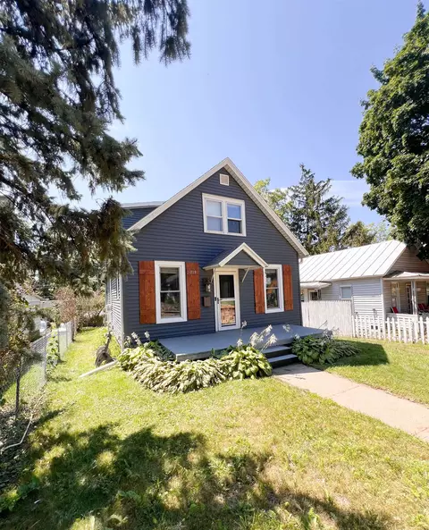 319 8th Ave, Baraboo, WI 53913