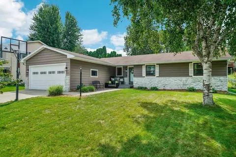 5866 Roanoke Dr, Fitchburg, WI 53719
