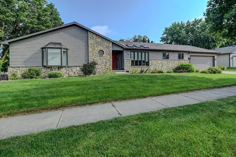 116 Stonehaven Dr, Sun Prairie, WI 53590