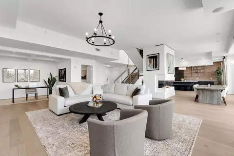 125 N Hamilton St #1402, Madison, WI 53703