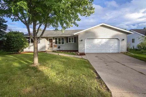 513 W Mohawk Trl, Deforest, WI 53532