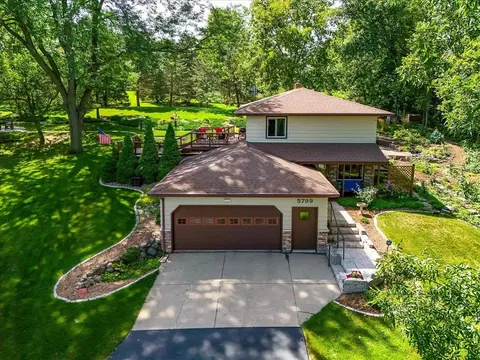 5799 Woodland Dr, Waunakee, WI 53597