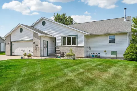 683 N Woods Edge Dr, Oregon, WI 53575
