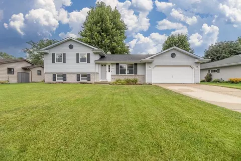 4315 Chadswyck Dr, Janesville, WI 53546