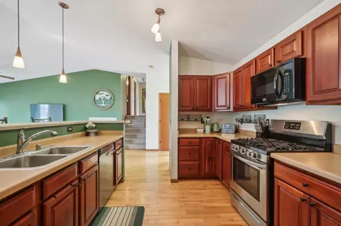 266 Stonefield Dr, Lake Mills, WI 53551