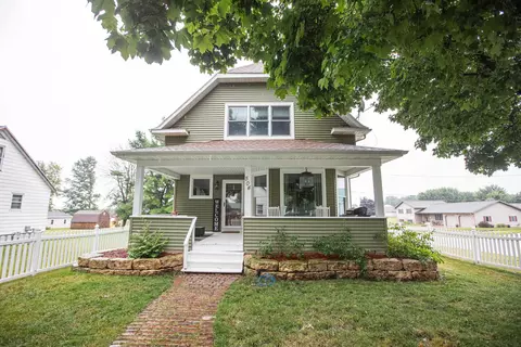 504 N Washington St, Cuba City, WI 53807