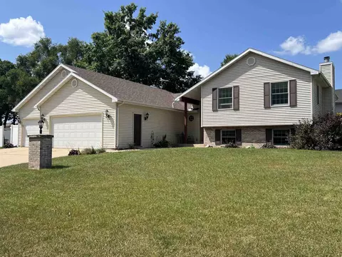 2502 Fawn Ln, Janesville, WI 53545