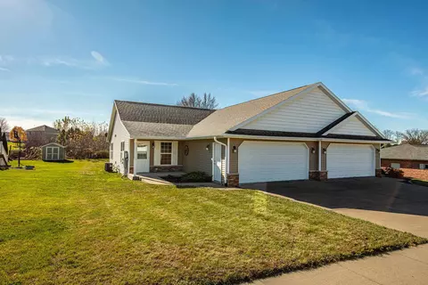 805 Heather Ln #B, Platteville, WI 53818