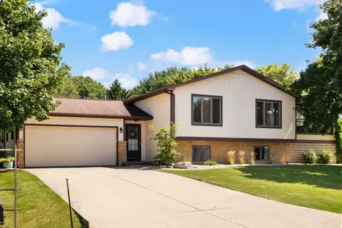 2412 Wayne Cir, Mcfarland, WI 53558