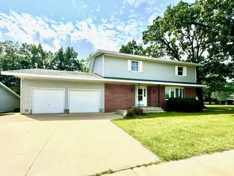 208 W Collins St, Portage, WI 53901
