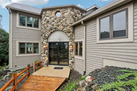 5615 Mendota Dr, Middleton, WI 53562