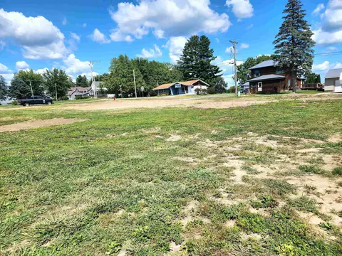 807 E Cherry St, Lancaster, WI 53813