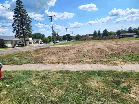 813 E Cherry St, Lancaster, WI 53813