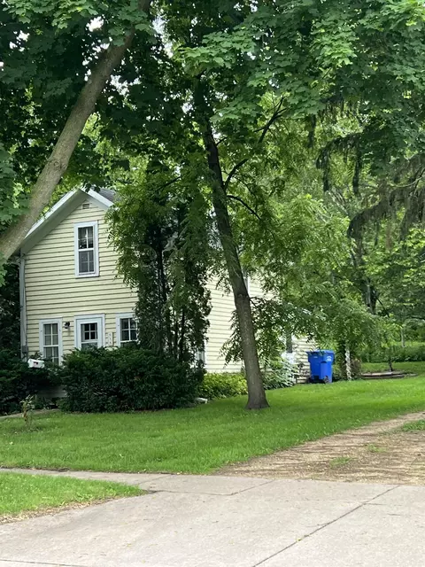 615 N Main St, Lodi, WI 53555